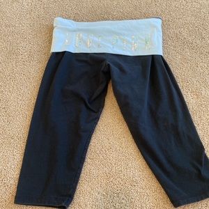 Victoria’s Secret cropped yoga pants